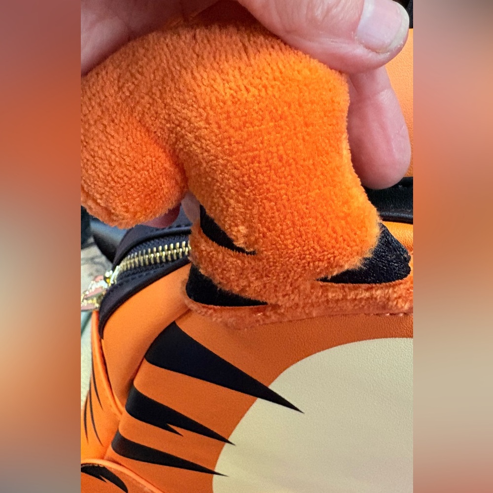 Disney Tigger Loungefly Backpack - Picture 5 of 7